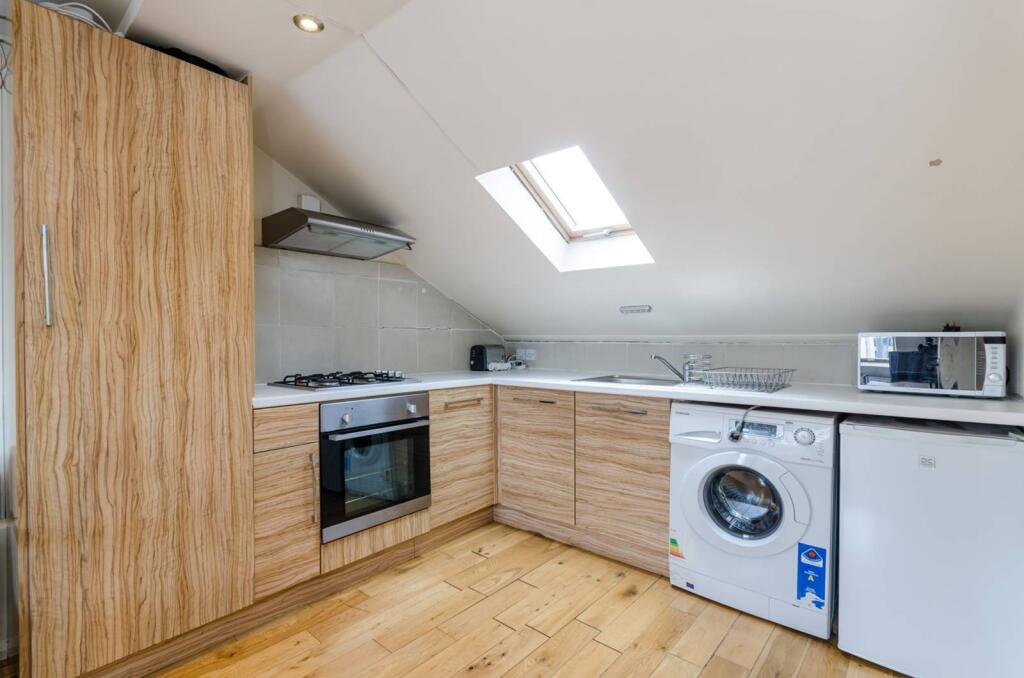 0 bed Studio for rent in London. From Foxtons - Shepherds Bush