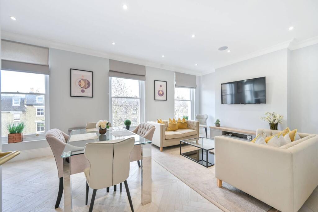 3 bed 1st Floor Flat for rent in London. From Foxtons - Shepherds Bush