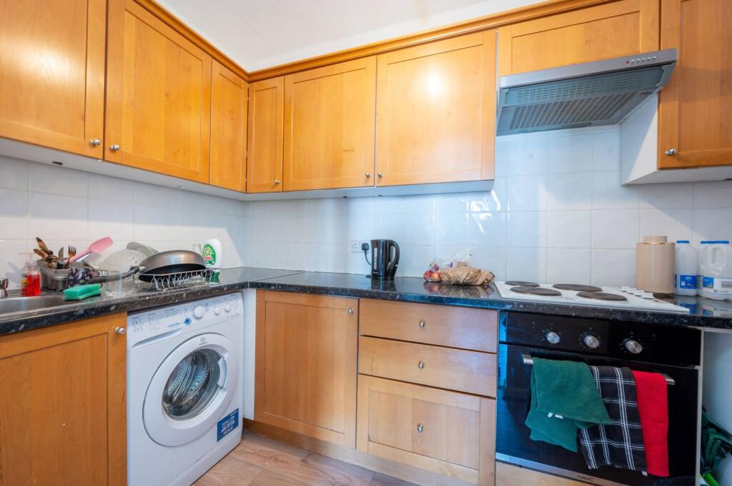 1 bed 1st Floor Flat for rent in London. From Foxtons - Shepherds Bush