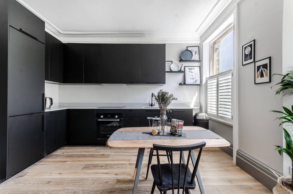 1 bed 1st Floor Flat for rent in London. From Foxtons - Shepherds Bush