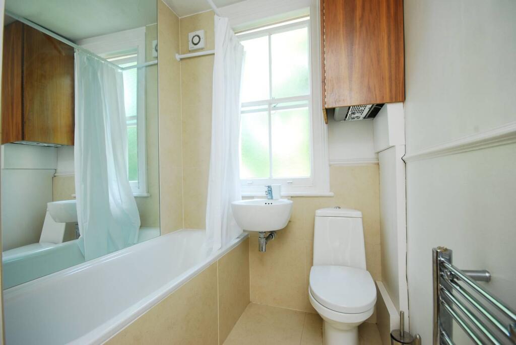 2 bed 1st Floor Flat for rent in London. From Foxtons - Shepherds Bush