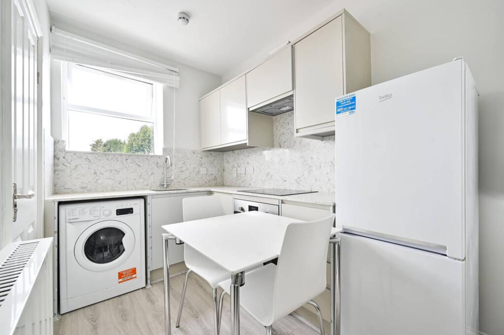 0 bed Studio for rent in London. From Foxtons - Shepherds Bush