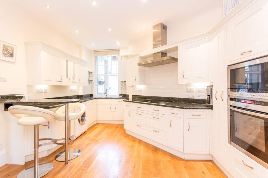 2 bed 1st Floor Flat for rent in London. From Foxtons - Shepherds Bush