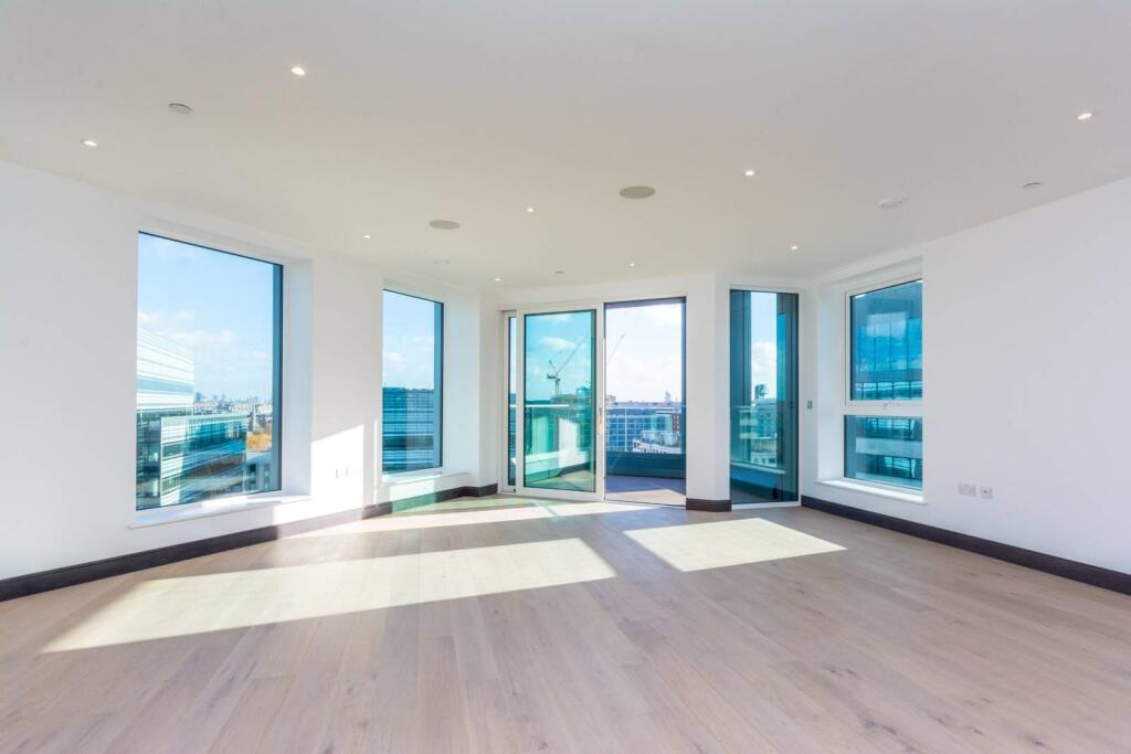 3 bed 1st Floor Flat for rent in London. From Foxtons - Shepherds Bush