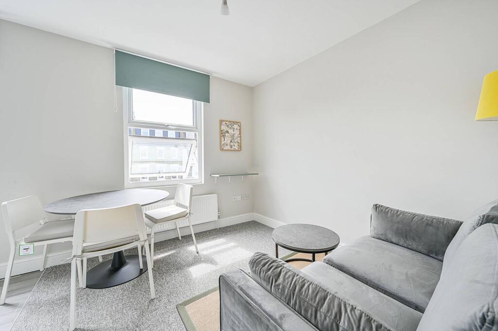 2 bed 1st Floor Flat for rent in Hammersmith. From Foxtons - Shepherds Bush