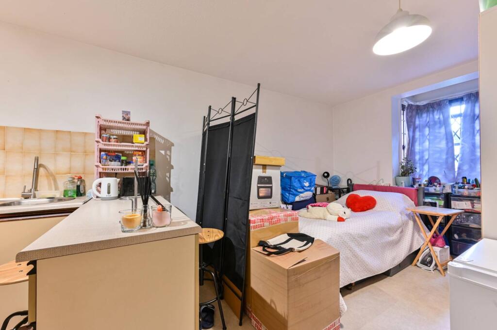 0 bed Studio for rent in London. From Foxtons - Shepherds Bush