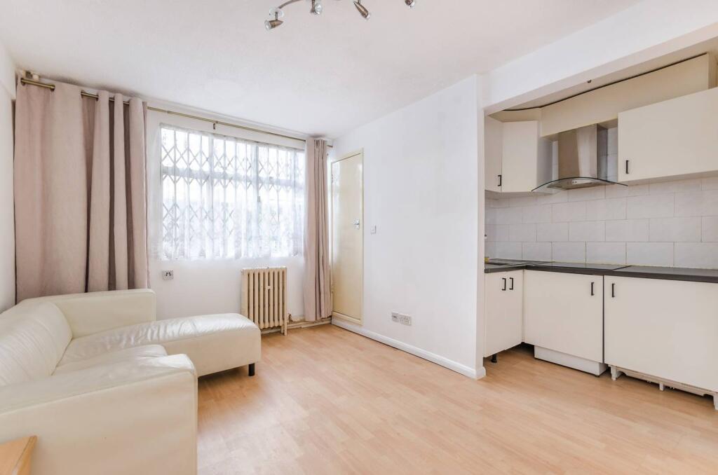 1 bed 1st Floor Flat for rent in London. From Foxtons - Shepherds Bush