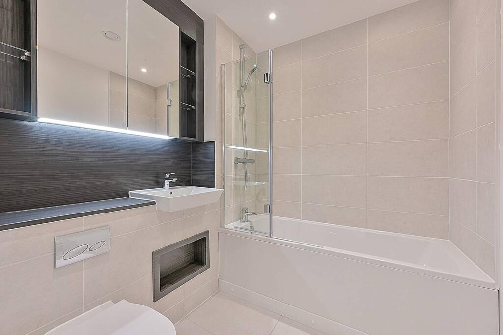 2 bed 1st Floor Flat for rent in London. From Foxtons - Shepherds Bush