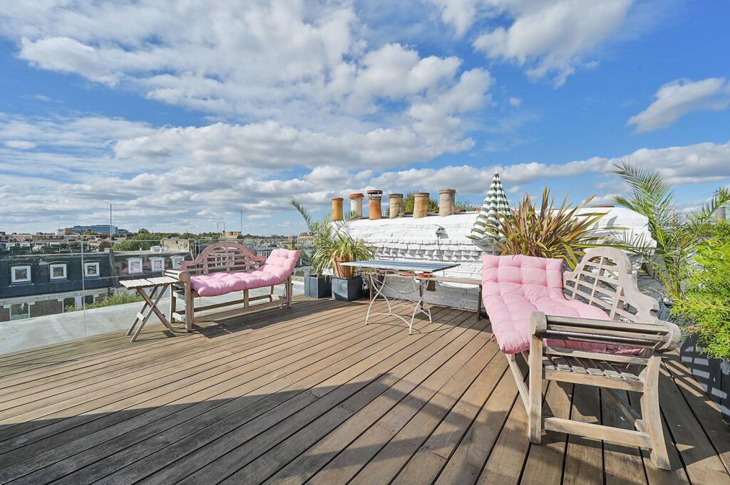 3 bed 1st Floor Flat for rent in London. From Foxtons - Shepherds Bush