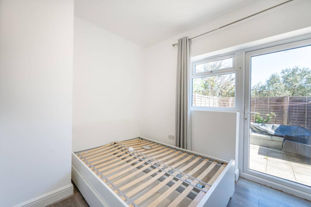 1 bed Detached for rent in Acton. From Foxtons - Shepherds Bush