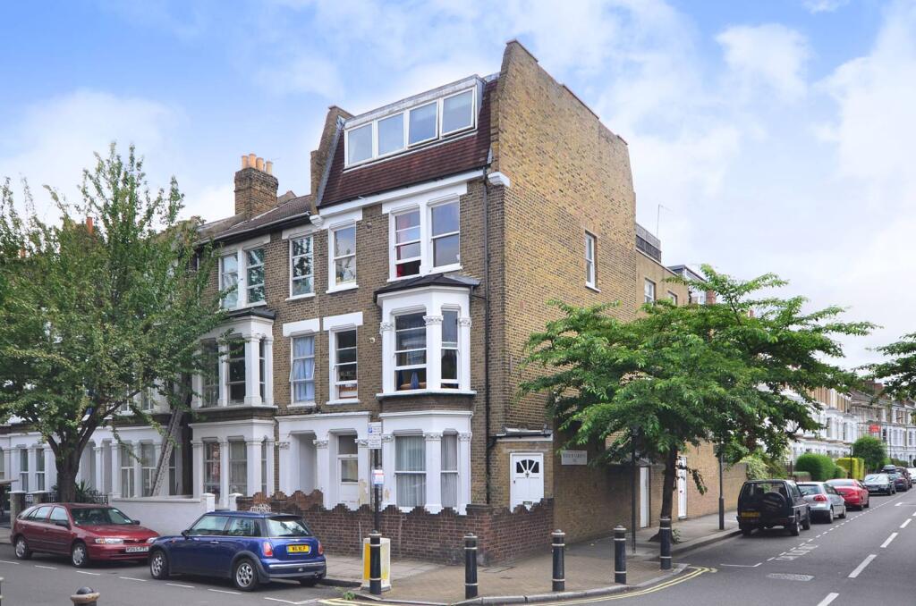 1 bed 1st Floor Flat for rent in Hammersmith. From Foxtons - Shepherds Bush