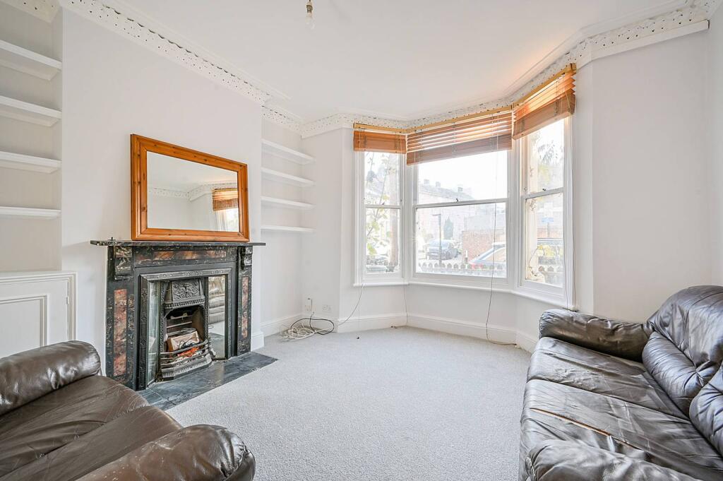 4 bed Mid Terraced House for rent in London. From Foxtons - Shepherds Bush