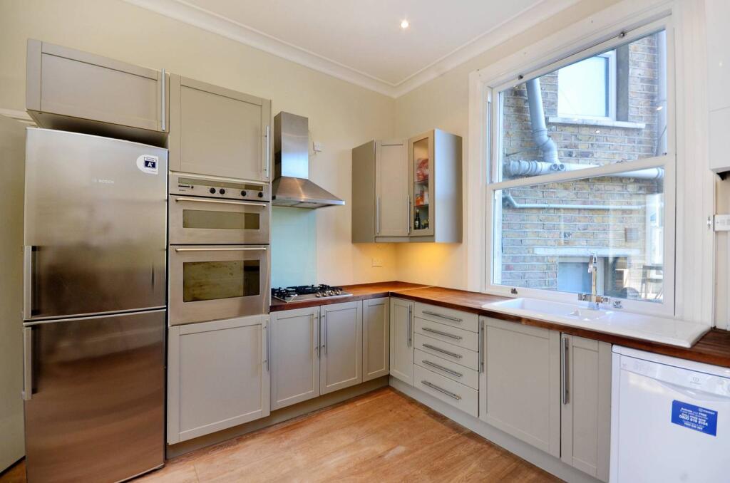 3 bed Annexe for rent in London. From Foxtons - Shepherds Bush
