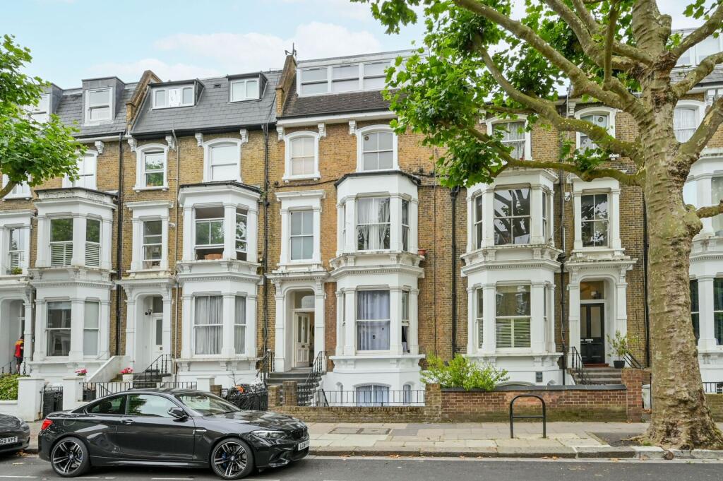 1 bed 1st Floor Flat for rent in London. From Foxtons - Shepherds Bush