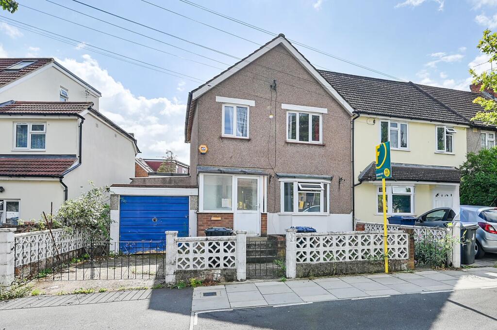 4 bed Detached for rent in London. From Foxtons - Shepherds Bush
