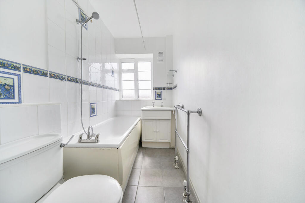 1 bed 1st Floor Flat for rent in London. From Foxtons - Shepherds Bush