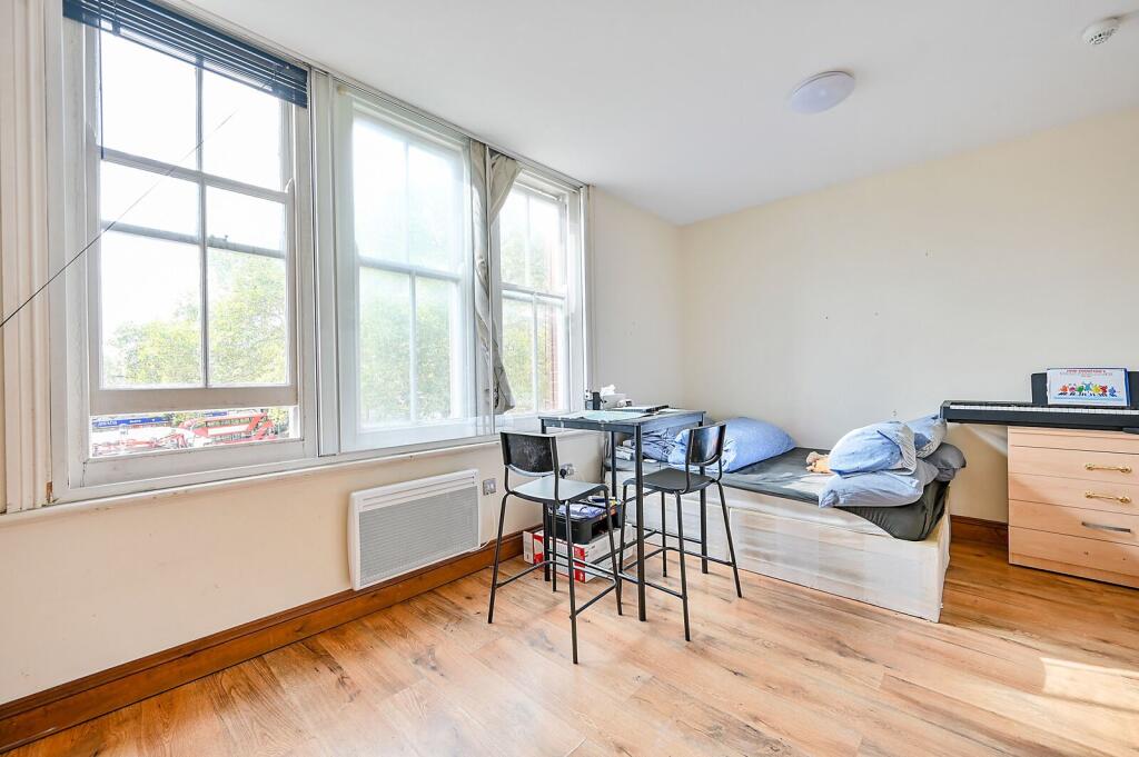 4 bed Studio for rent in London. From Foxtons - Shepherds Bush