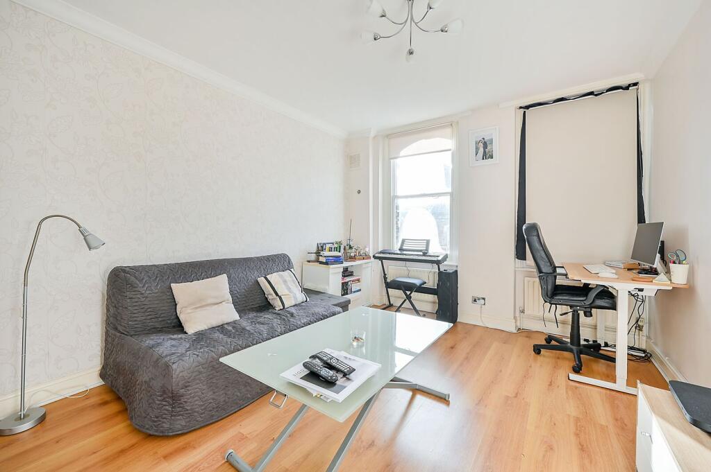 1 bed 1st Floor Flat for rent in Kensington. From Foxtons - Shepherds Bush