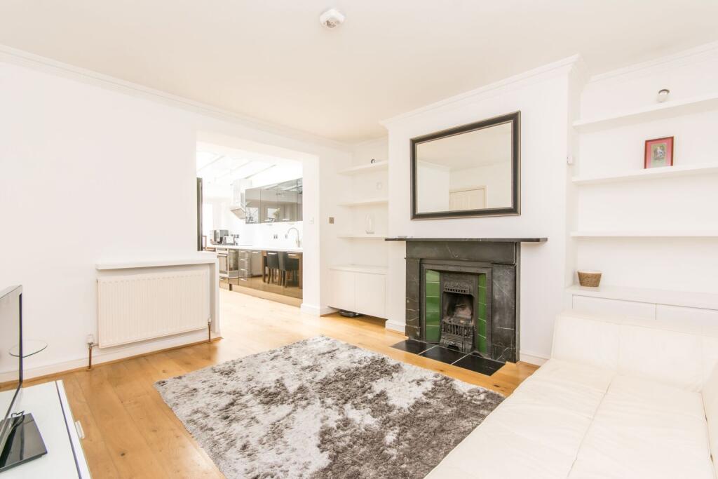 2 bed 1st Floor Flat for rent in Kensington. From Foxtons - Shepherds Bush