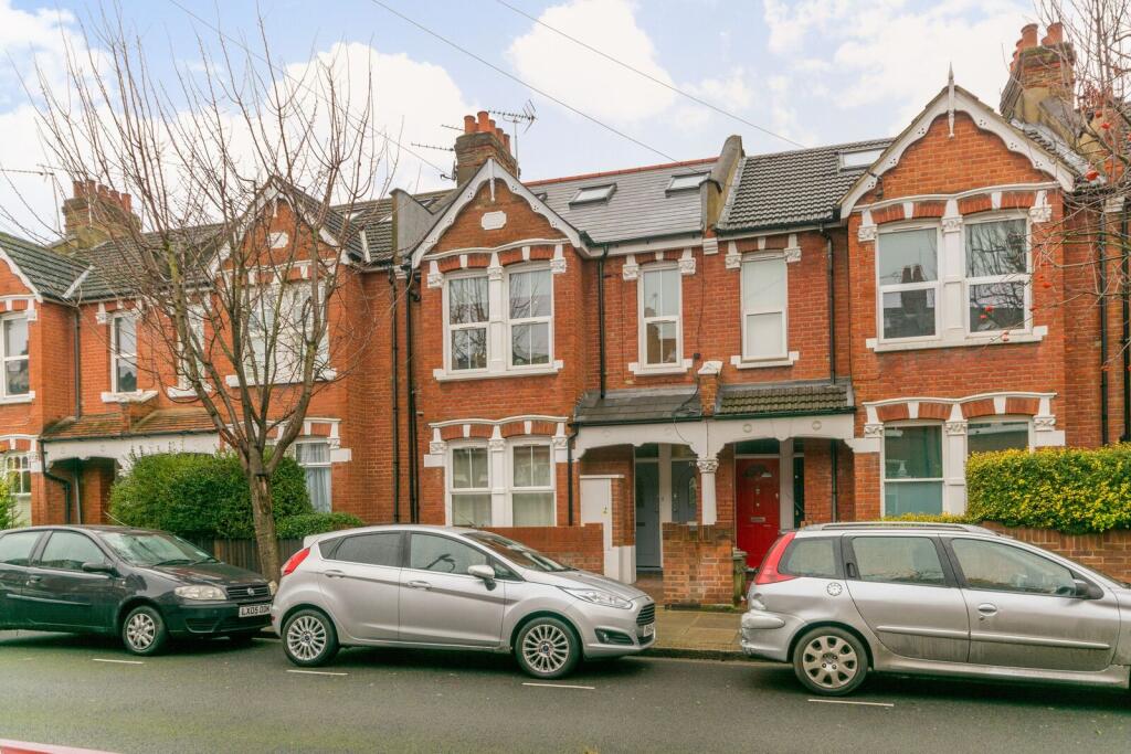1 bed 1st Floor Flat for rent in London. From Foxtons - Shepherds Bush