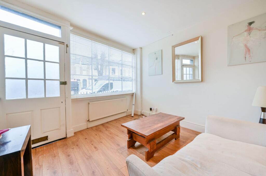2 bed 1st Floor Flat for rent in London. From Foxtons - Shepherds Bush