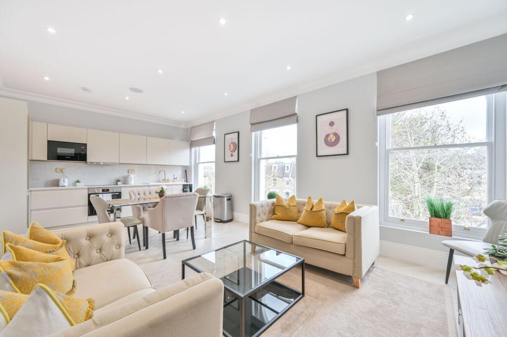 3 bed 1st Floor Flat for rent in London. From Foxtons - Shepherds Bush