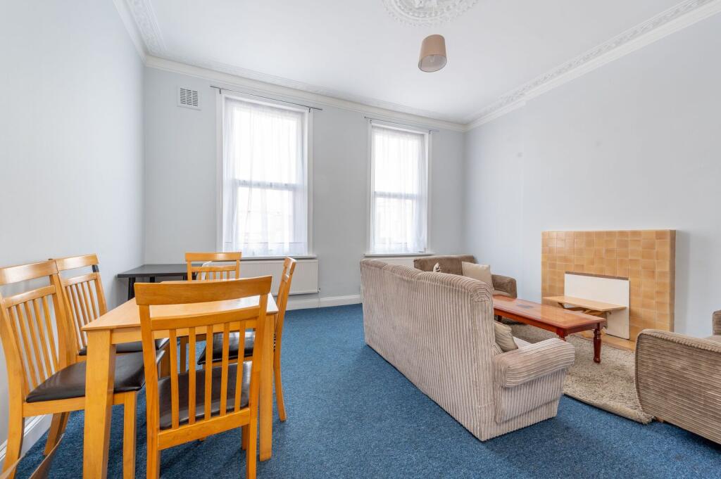 4 bed 1st Floor Flat for rent in Hammersmith. From Foxtons - Shepherds Bush