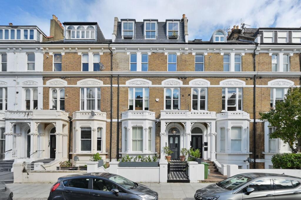 3 bed 1st Floor Flat for rent in London. From Foxtons - Shepherds Bush