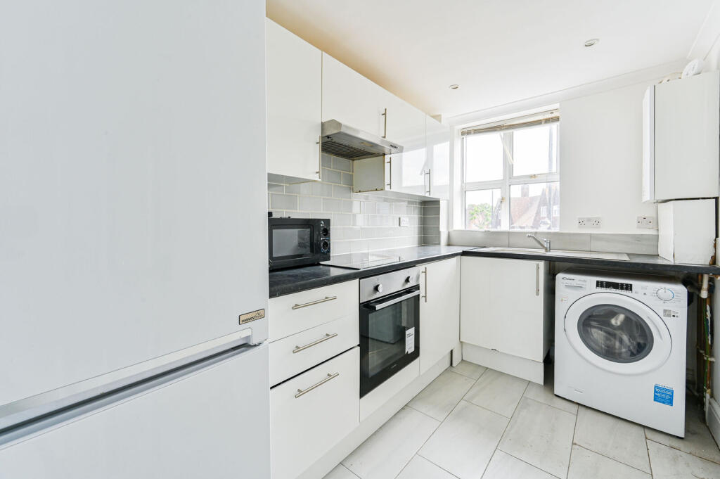 1 bed 1st Floor Flat for rent in Acton. From Foxtons - Shepherds Bush