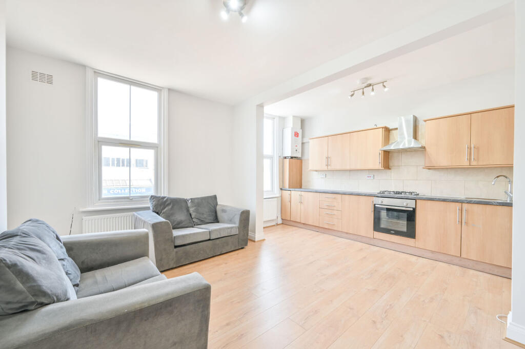2 bed 1st Floor Flat for rent in Hammersmith. From Foxtons - Shepherds Bush