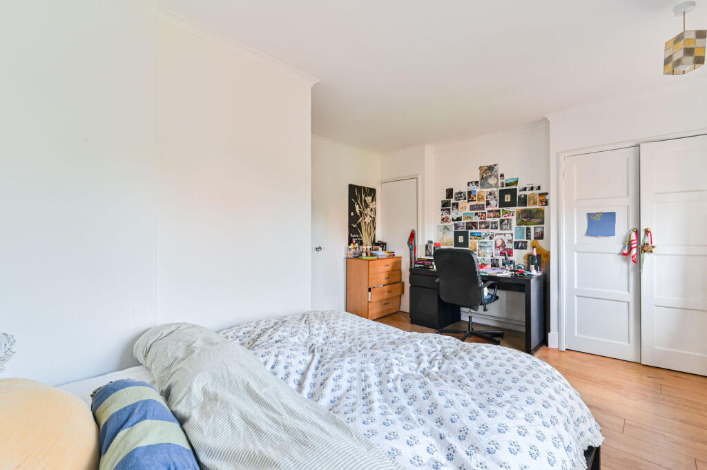 2 bed 1st Floor Flat for rent in London. From Foxtons - Shepherds Bush