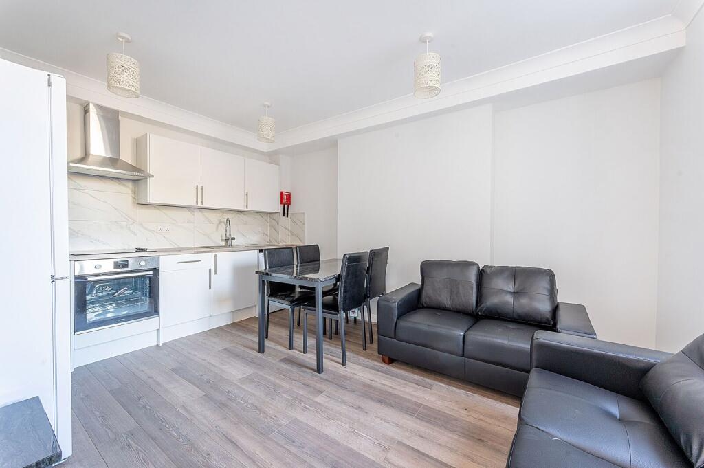 3 bed 1st Floor Flat for rent in London. From Foxtons - Shepherds Bush 3 bed 1st Floor Flat for rent in London. From Foxtons - Shepherds Bush