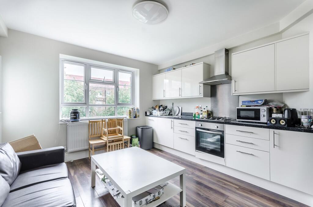 4 bed 1st Floor Flat for rent in Hammersmith. From Foxtons - Shepherds Bush