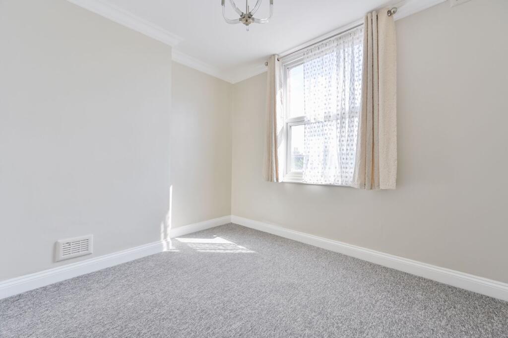 2 bed 1st Floor Flat for rent in London. From Foxtons - Shepherds Bush