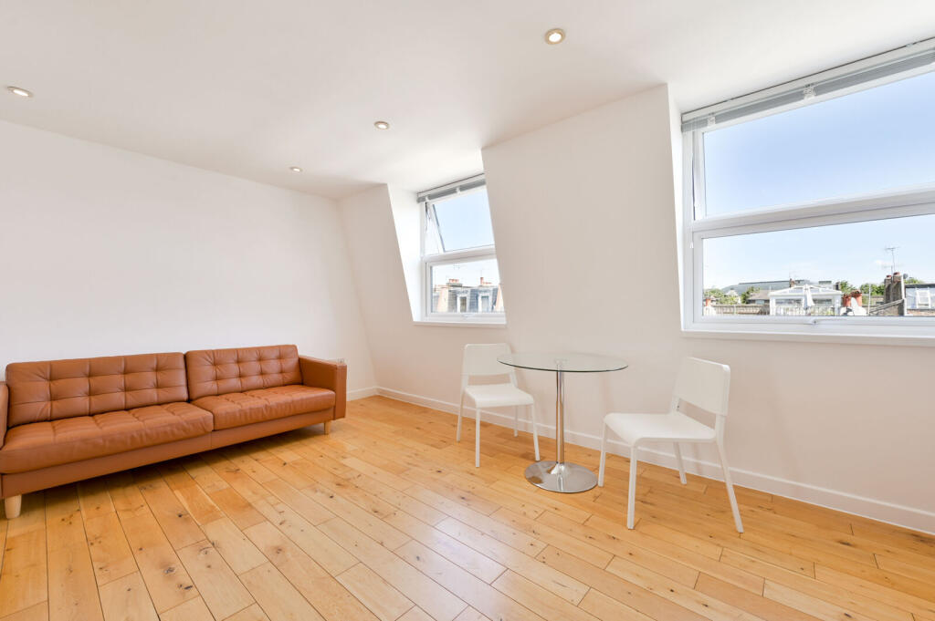 1 bed 1st Floor Flat for rent in London. From Foxtons - Shepherds Bush