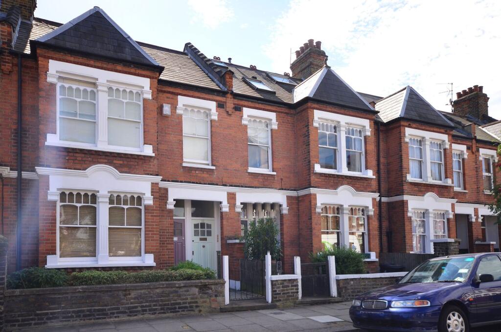 3 bed 1st Floor Flat for rent in London. From Foxtons - Shepherds Bush
