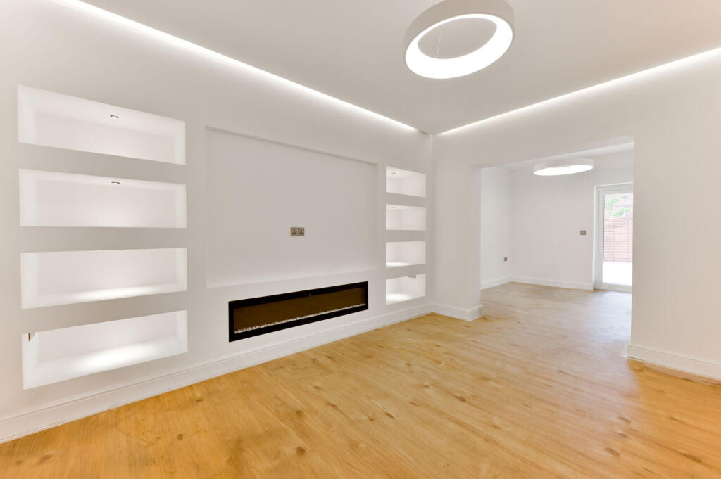 4 bed Mid Terraced House for rent in London. From Foxtons - Shepherds Bush 4 bed Mid Terraced House for rent in London. From Foxtons - Shepherds Bush