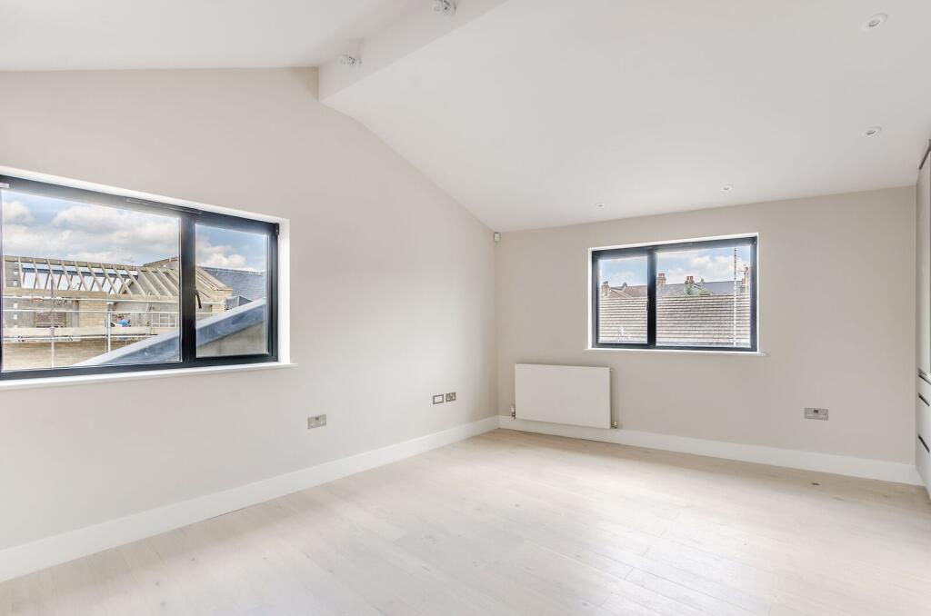 1 bed 1st Floor Flat for rent in London. From Foxtons - Shepherds Bush