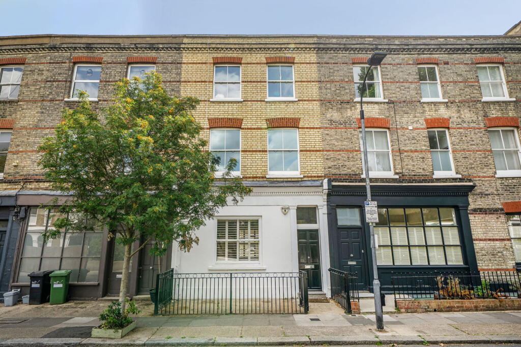 3 bed Detached for rent in Hammersmith. From Foxtons - Shepherds Bush