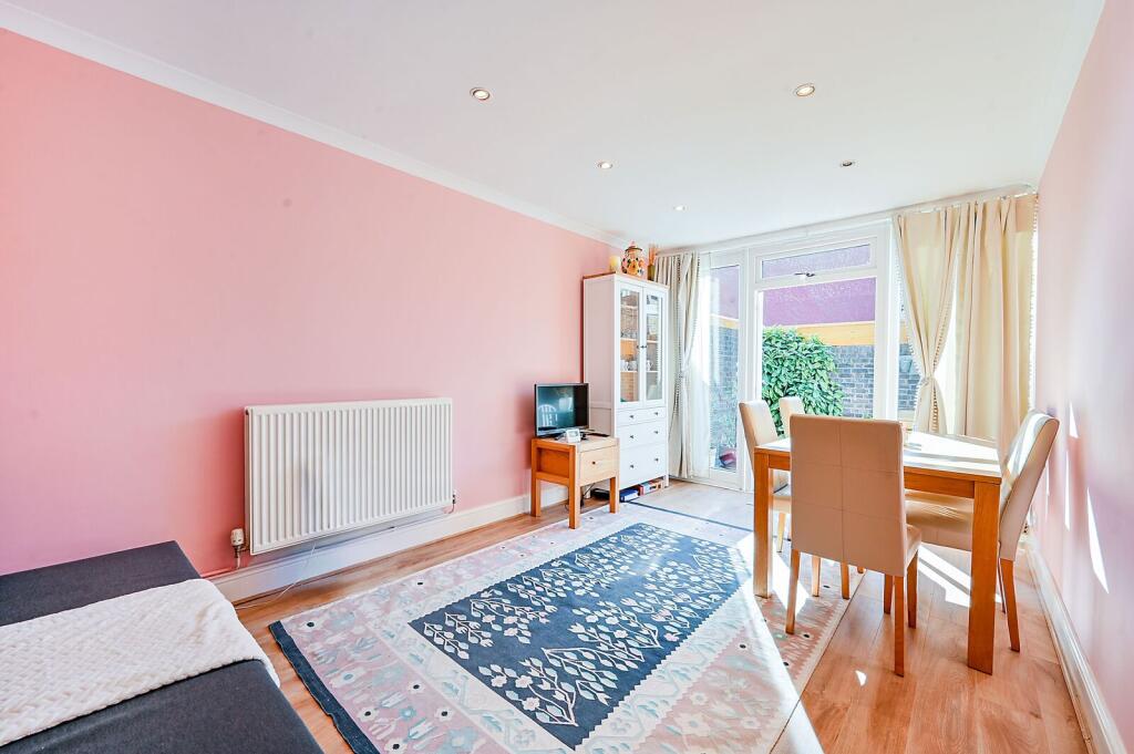 1 bed 1st Floor Flat for rent in Hammersmith. From Foxtons - Shepherds Bush