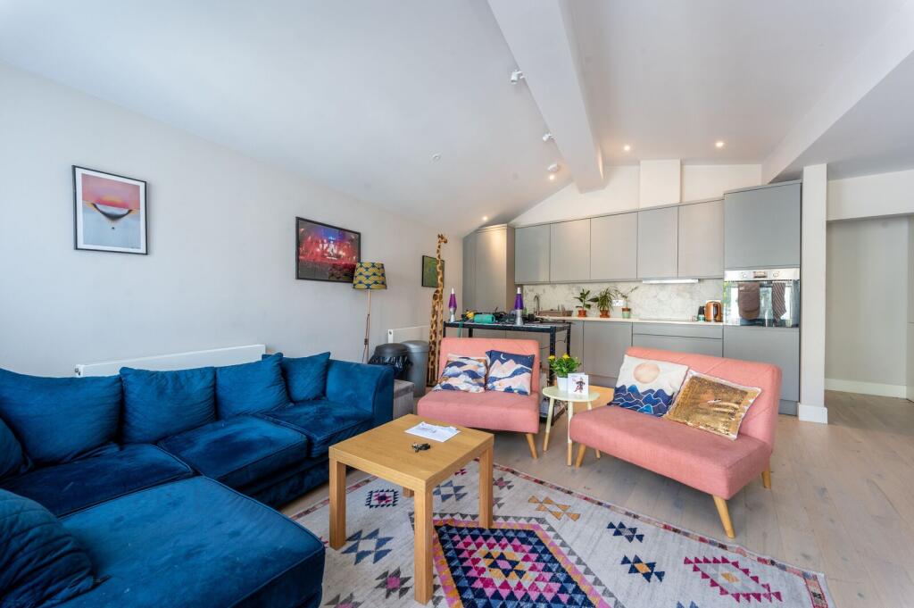 1 bed 1st Floor Flat for rent in London. From Foxtons - Shepherds Bush