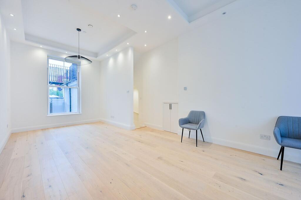 3 bed 1st Floor Flat for rent in Hammersmith. From Foxtons - Shepherds Bush