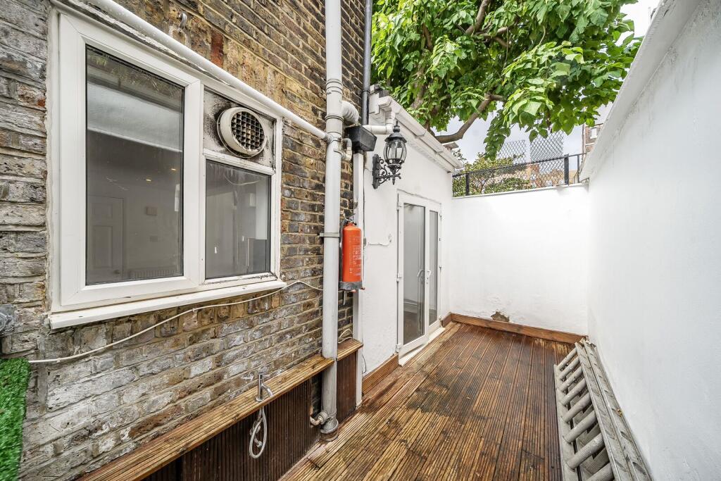 2 bed Detached for rent in London. From Foxtons - Shepherds Bush