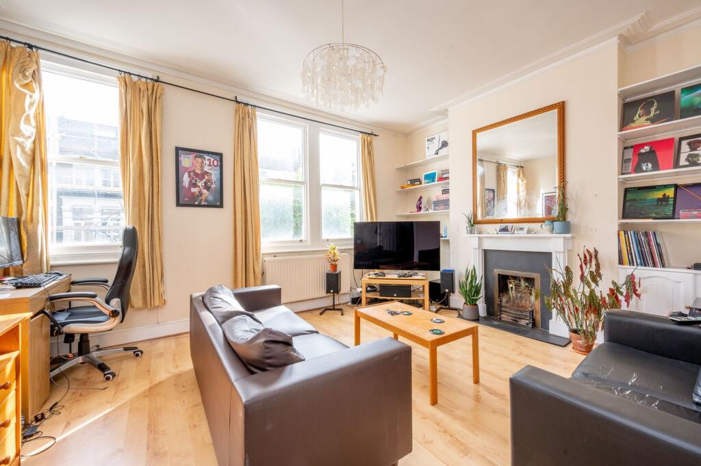 3 bed 1st Floor Flat for rent in Hammersmith. From Foxtons - Shepherds Bush