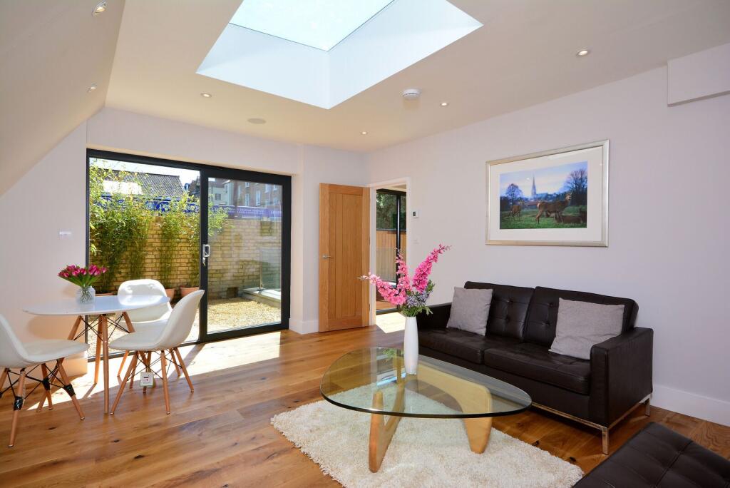 3 bed Detached for rent in Hammersmith. From Foxtons - Shepherds Bush