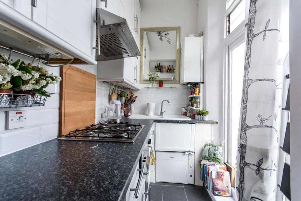 4 bed Studio for rent in London. From Foxtons - Shepherds Bush
