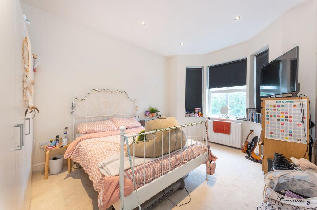 3 bed Detached for rent in London. From Foxtons - Shepherds Bush