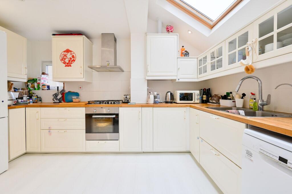 2 bed Annexe for rent in Hammersmith. From Foxtons - Shepherds Bush 2 bed Annexe for rent in Hammersmith. From Foxtons - Shepherds Bush