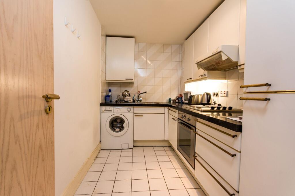 1 bed 1st Floor Flat for rent in Kensington. From Foxtons - Shepherds Bush