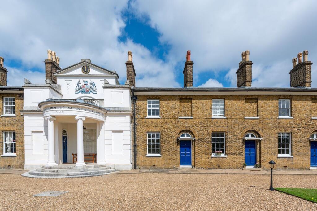 1 bed Detached for rent in London. From Foxtons - Shepherds Bush